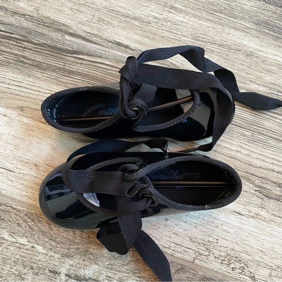 NEW Capezio Tap Shoes - Picture 4 of 6